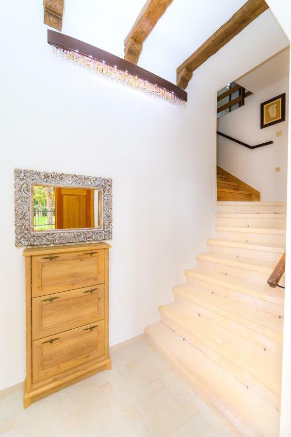 Holiday Home Obrov Kastela Dış mekan fotoğraf