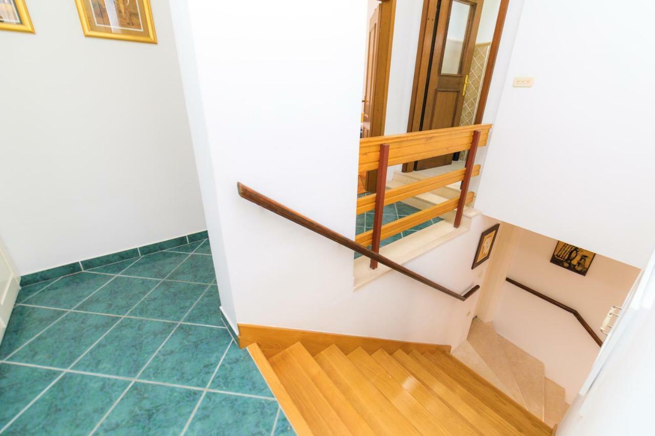 Holiday Home Obrov Kastela Dış mekan fotoğraf